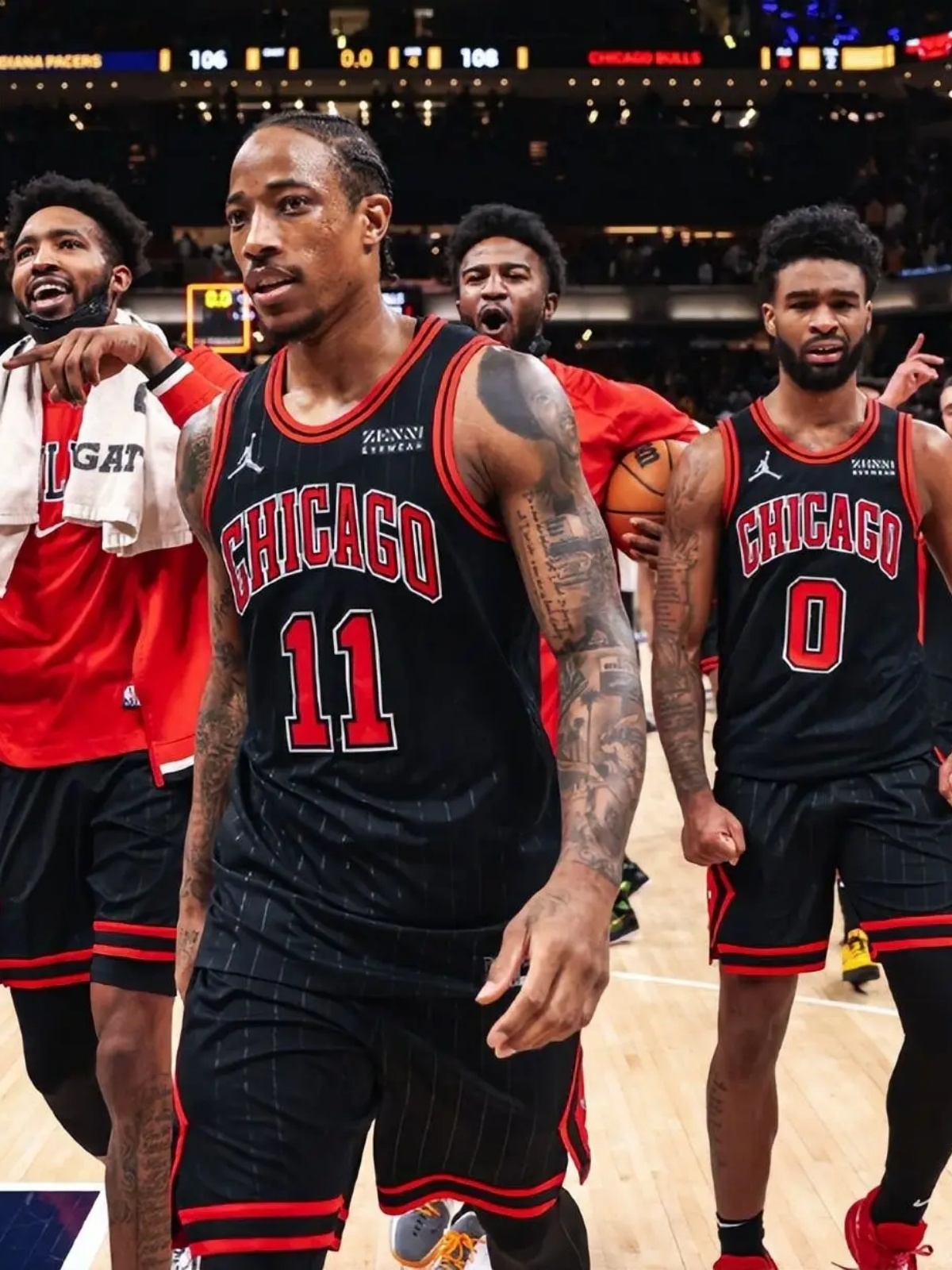 开云足球直播-勇士完胜火箭，德罗赞高光表现