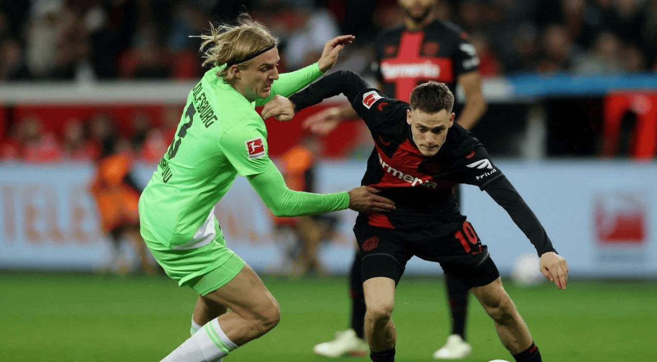 开云平台-勒沃库森球员在比赛中力挫对手